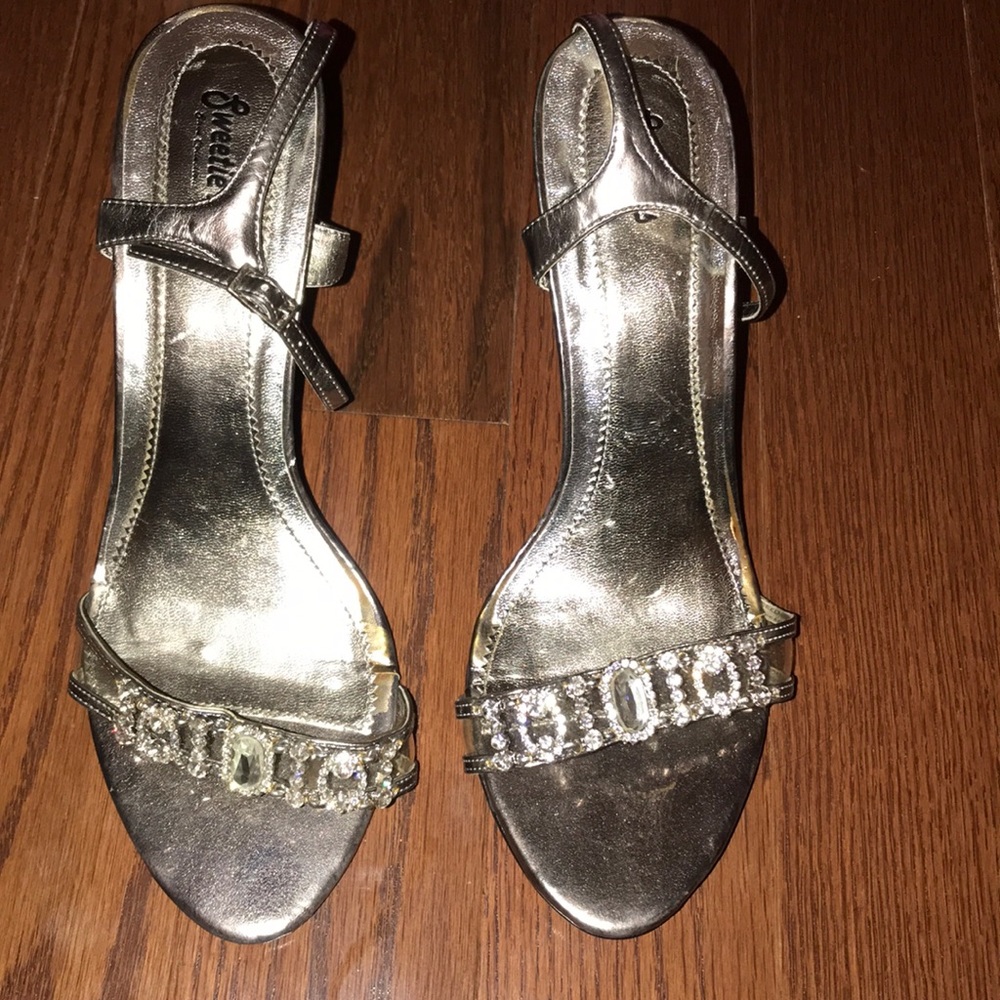 Putter heels with rhinestones in the front!